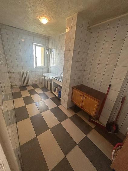 Apartament cu 3 camere decomandat în Baba Novac