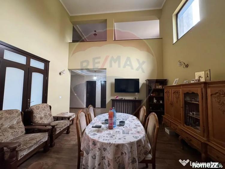 Casă cu 5 camere cu Teren 1268 Mp în Nord