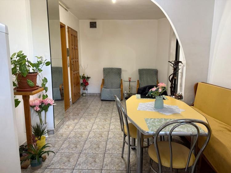 Apartament cu 3 camere decomandat, mobilat în Torontalului