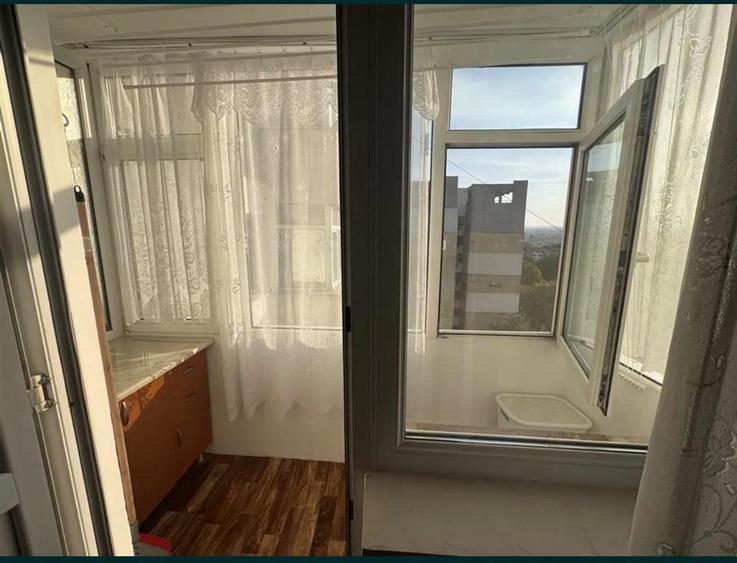 Apartament cu 3 camere semidecomandat în Tătărași
