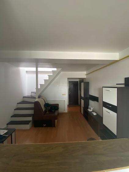 Apartament cu 2 camere semidecomandat, mobilat în Podu Roș