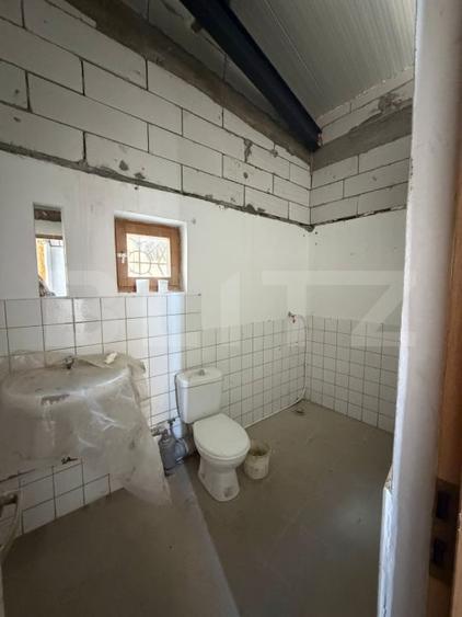 Spațiu comercial, de 65 mp, în Periferie