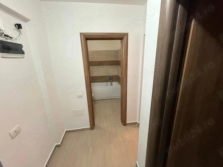 Garsonieră decomandată în Roșu