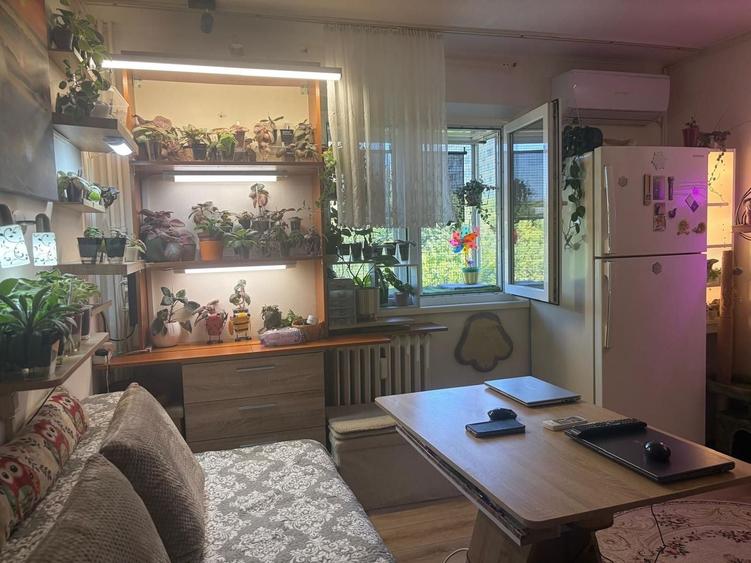 Apartament cu 3 camere semidecomandat, mobilat în Brâncoveanu