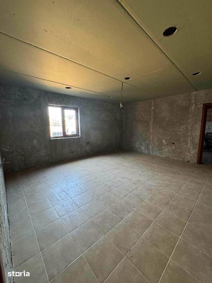 Casă cu 7 camere cu Teren 1130 Mp în Central