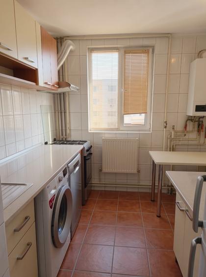 Apartament cu 3 camere decomandat, mobilat în Virtuții