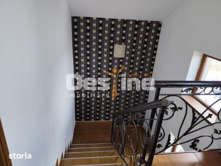 Casă cu 6 camere cu Teren 2756 Mp în Central