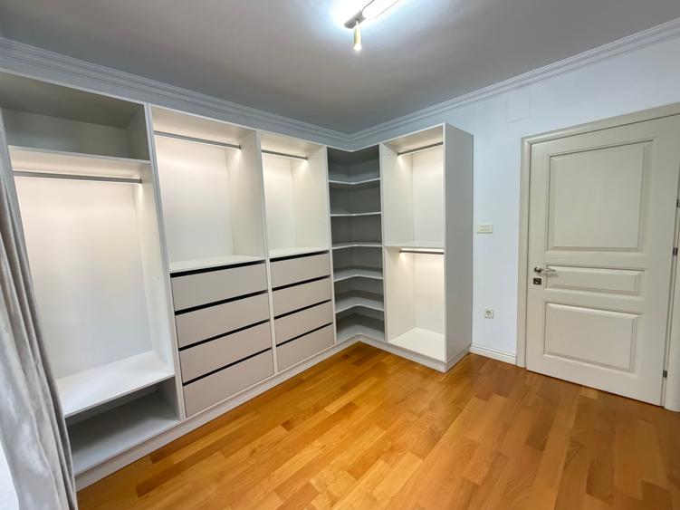 Apartament cu 3 camere semidecomandat, mobilat în Circumvalațiunii
