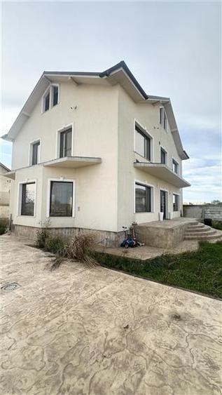 Casă individuală cu 6 camere cu Teren 552 Mp în Aurel Vlaicu