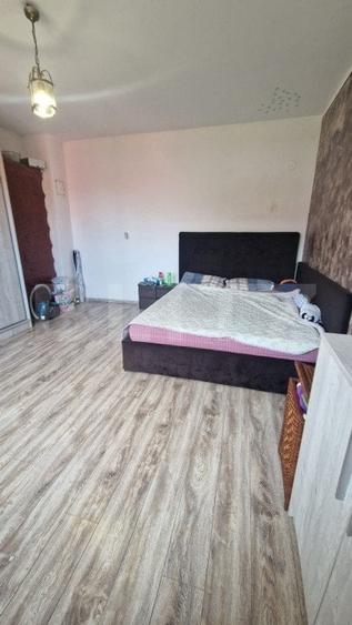 Casă individuală cu 5 camere cu Canalizare în Satulung