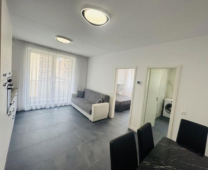 Apartament cu 3 camere semidecomandat în Chinteni