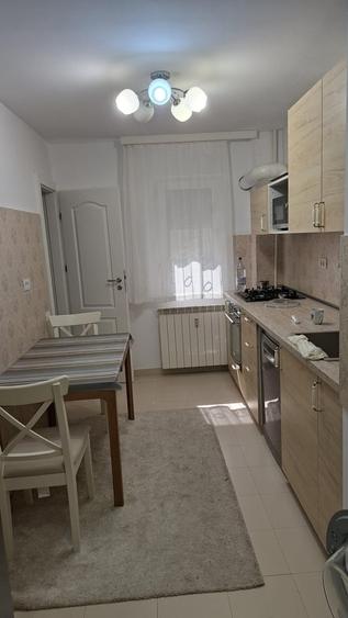 Apartament cu 3 camere semidecomandat în Domenii