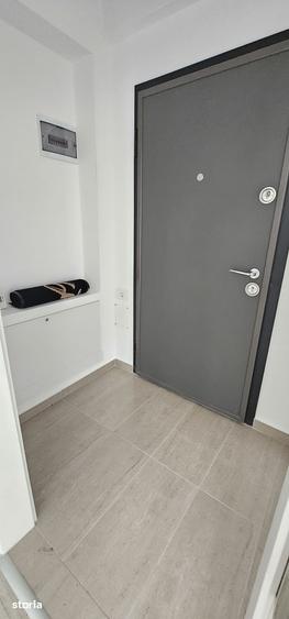 Apartament cu 3 camere decomandat în Tractorul