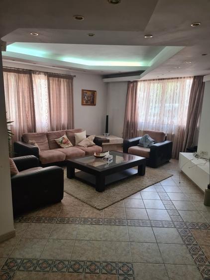 Casă cu 6 camere cu Teren 300 Mp în Herăstrău
