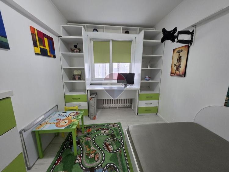 Apartament cu 4 camere decomandat, mobilat în Rahova