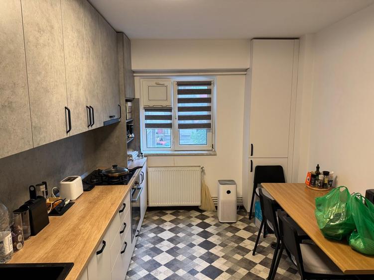 Apartament cu 3 camere decomandat, mobilat în Aradului