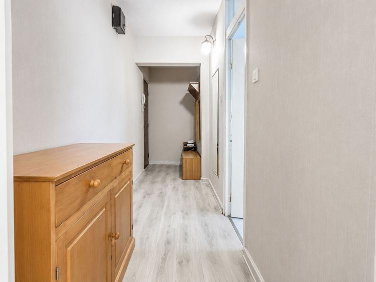 Apartament cu 2 camere semidecomandat, mobilat în Girocului