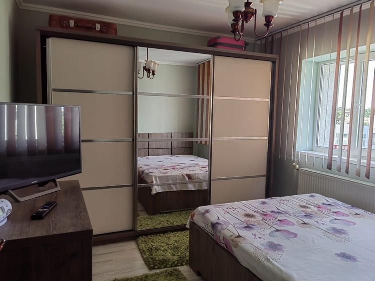 Apartament cu 3 camere decomandat, mobilat în Central