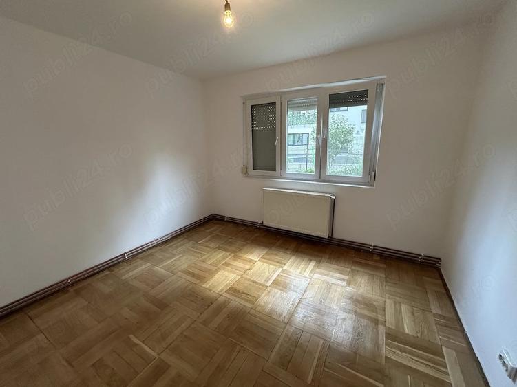 Apartament cu 3 camere semidecomandat în Romanilor