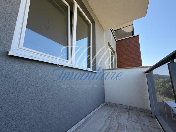 Apartament cu 3 camere semidecomandat în Florești