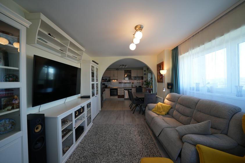 Apartament cu 5 camere decomandat, mobilat în Basarabia