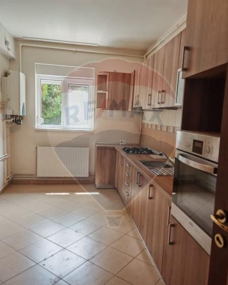 Apartament cu 2 camere decomandat, mobilat în Semicentral