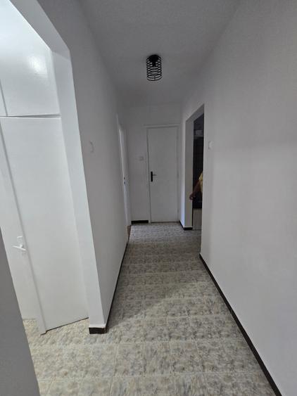 Apartament cu 3 camere decomandat în P-ța Doina