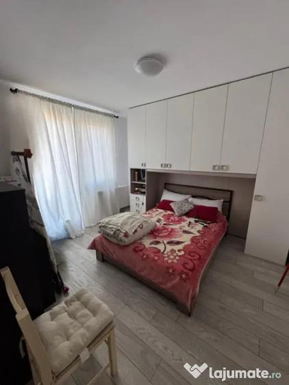 Casă cu 7 camere cu Teren 670 Mp în Săsar