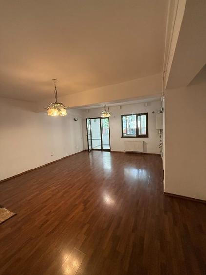 Apartament cu 2 camere decomandat în Casa de Cultură