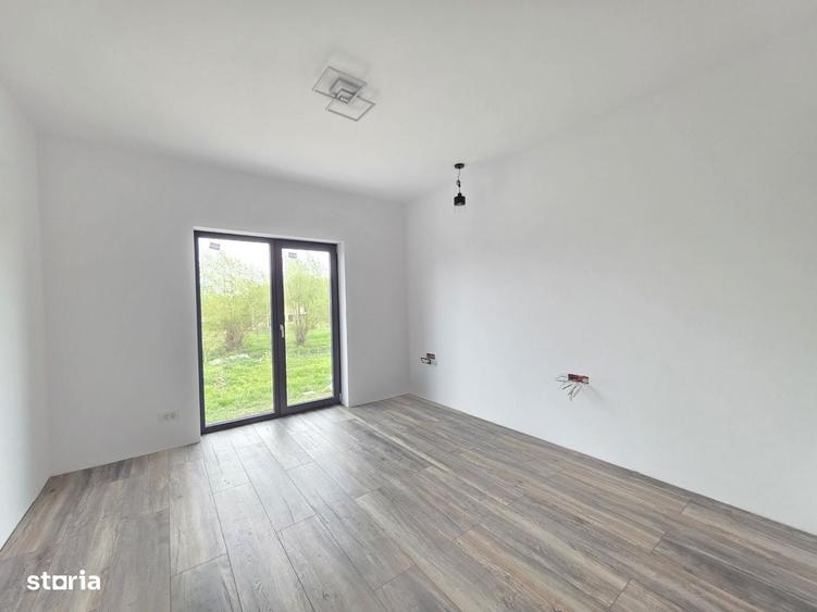Casă cu 4 camere cu Teren 450 Mp în Stupini