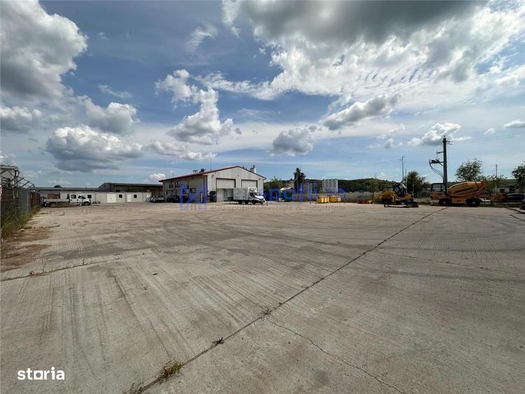 Spațiu comercial, în Uricani