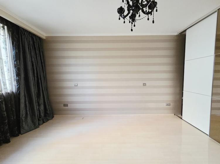 Apartament cu 4 camere decomandat în Mazepa 1
