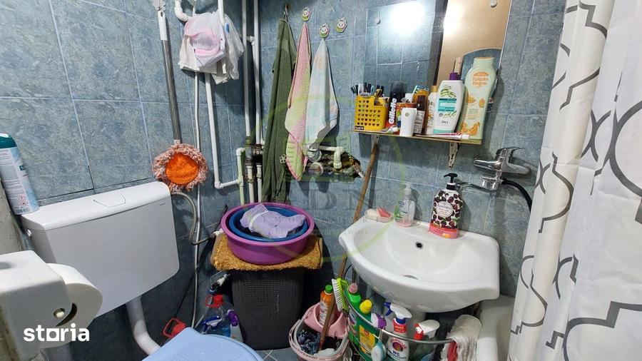 Apartament cu 3 camere semidecomandat, mobilat în Valea Rosie