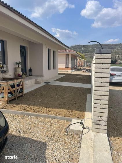 Casă cu 3 camere cu Teren 447 Mp în Podgoria