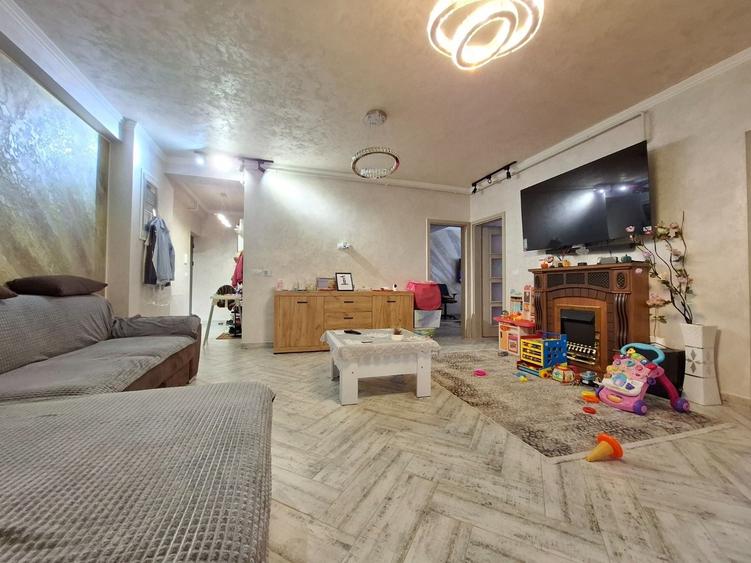 Apartament cu 3 camere decomandat în Valea Lupului