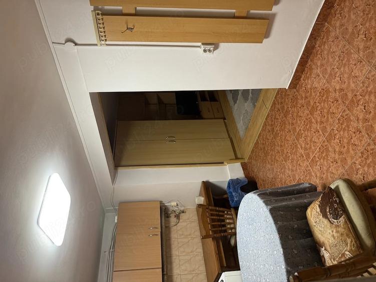 Apartament cu 3 camere decomandat în Gruia
