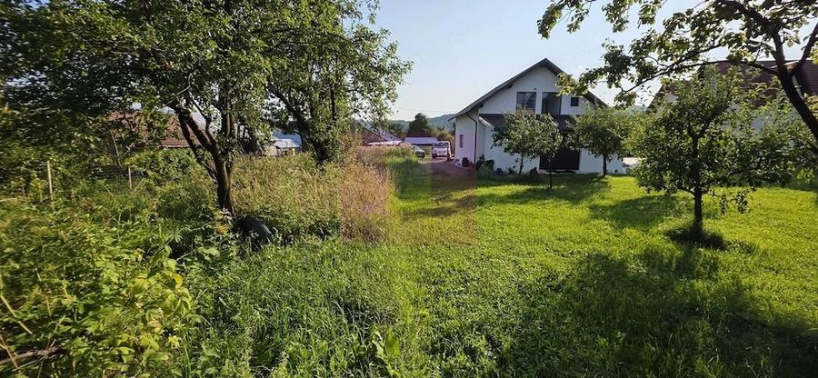 Teren de 1430 mp, în Brebu
