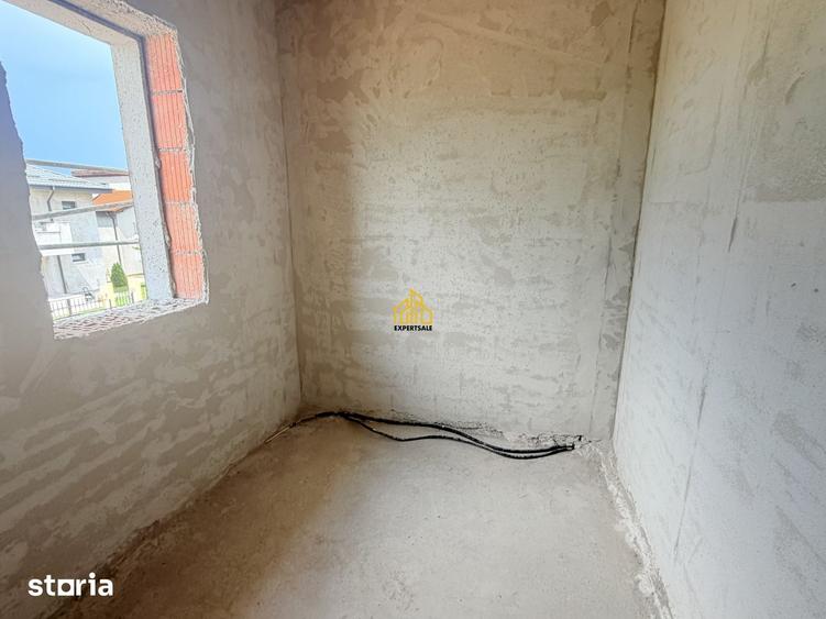 Casă cu 5 camere cu Teren 364 Mp în Domnești