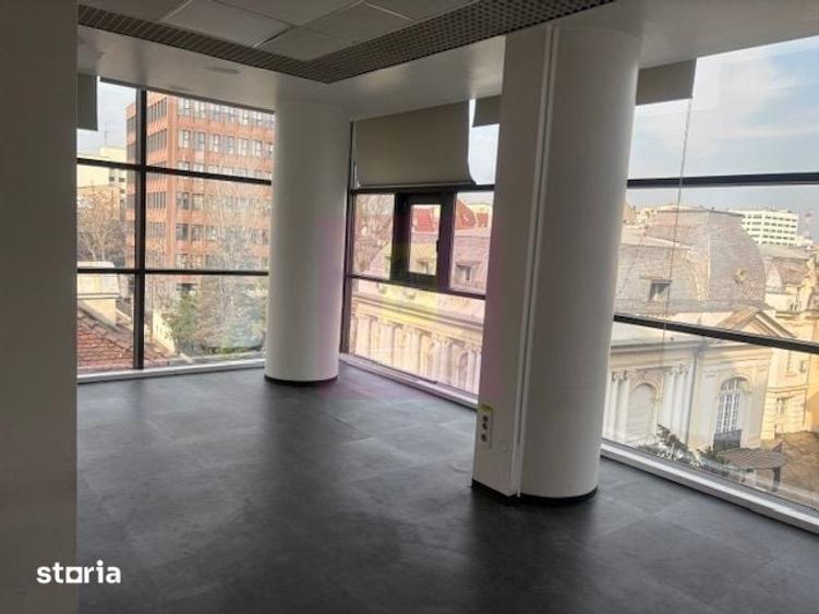 Spațiu comercial, de 556 mp, în Universitate