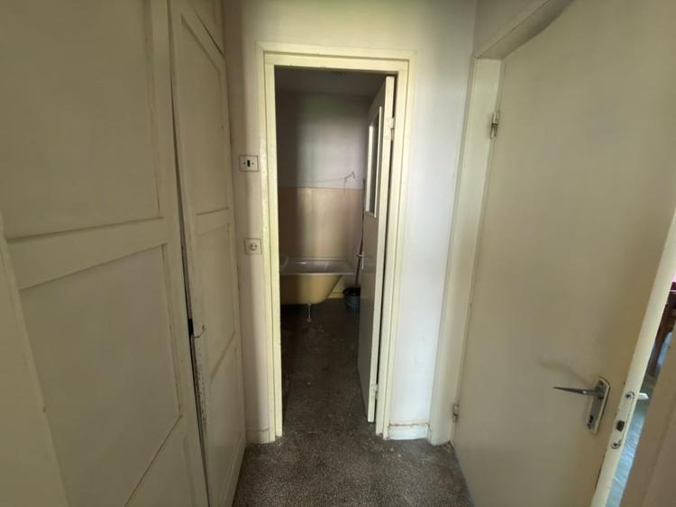 Apartament cu 3 camere semidecomandat în Andrei Mureșanu