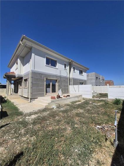 Duplex cu 4 camere cu Teren 280 Mp în Moșnița Nouă