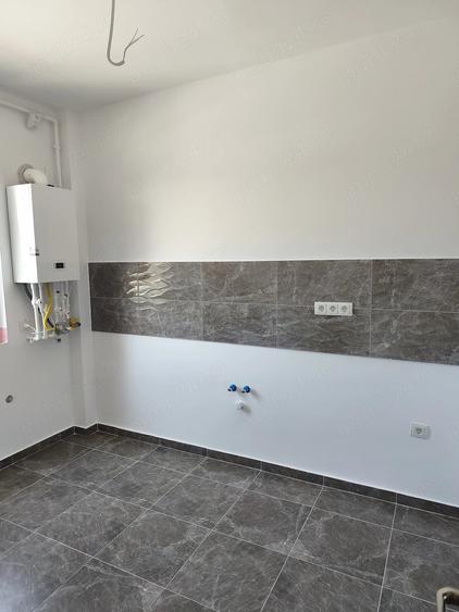 Garsonieră decomandată în Titan