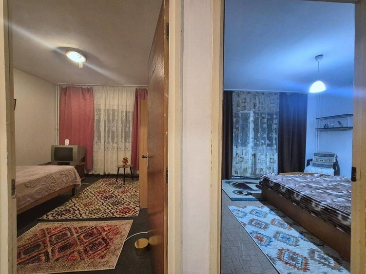 Apartament cu 3 camere decomandat în Astra