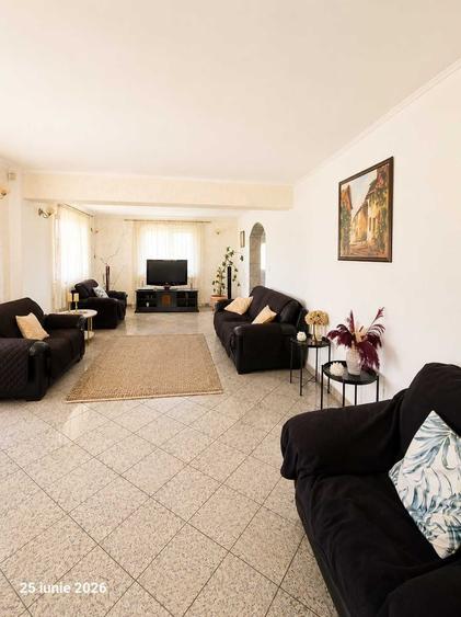 Casa spatioasa cu teren de 2450m2 - 2