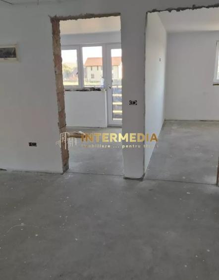Casă individuală cu 5 camere cu Canalizare în Micești