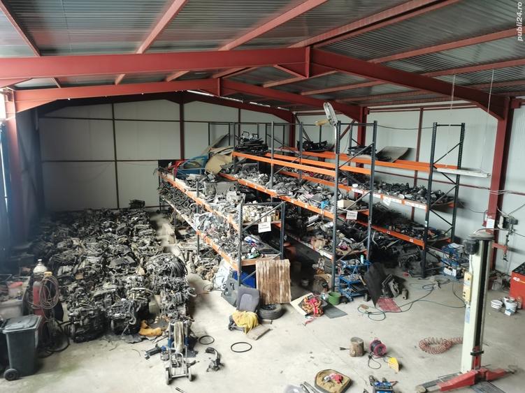 Spațiu comercial, de 360 mp, în Sânpetru