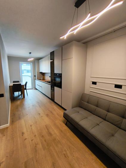 Apartament cu 3 camere semidecomandat în Florești