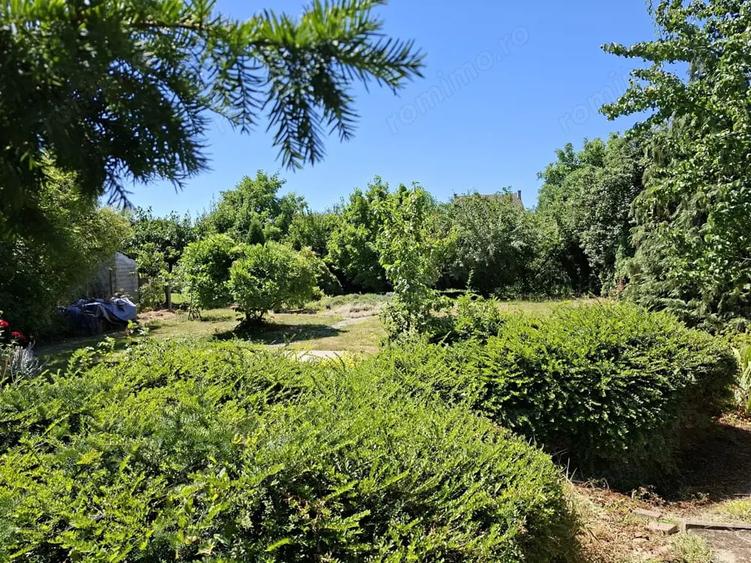 Casă cu 6 camere cu Teren 1000 Mp în 14 Mai