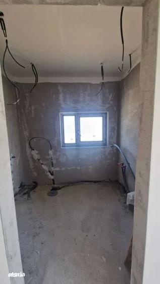 Casă cu 4 camere semidecomandat cu Teren 350 Mp în Jucu