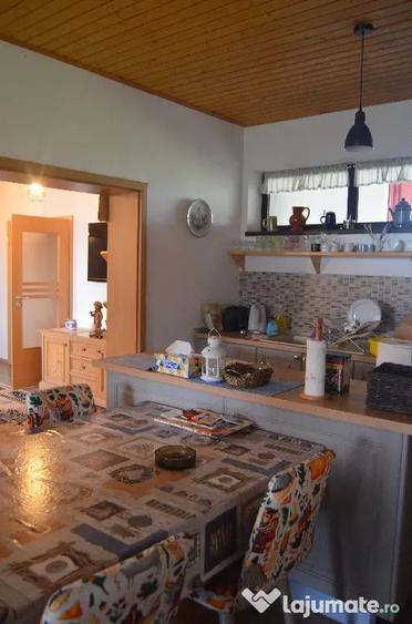 Casă cu 5 camere cu Teren 3420 Mp în Valea Călugărească